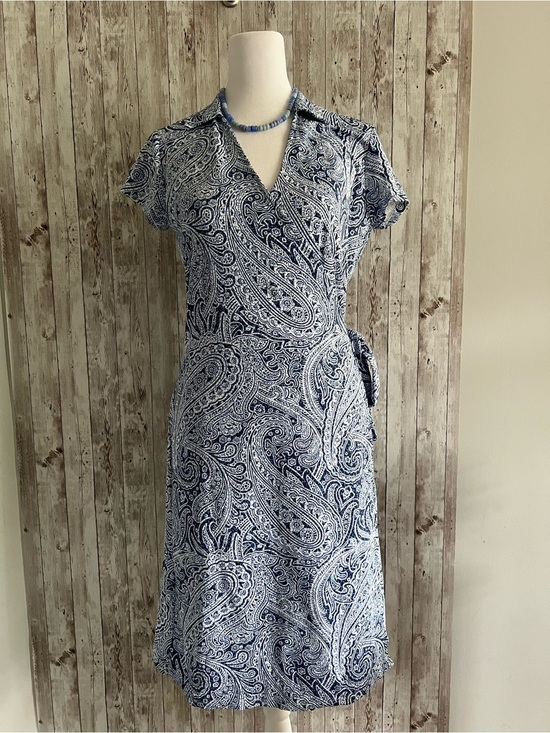 J. McLaughlin Dresses & Skirts - J. McLaughlin Blue and White Paisley Wrap Dress Stretch Business Casual Small